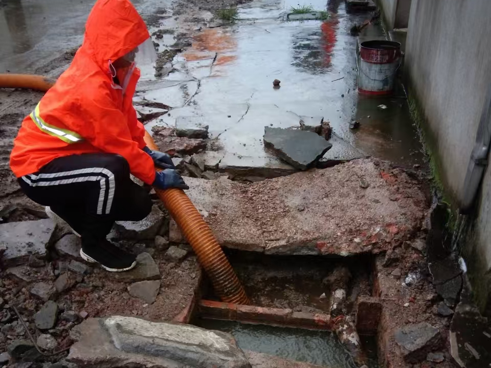 钦南专业清理污水池 炜誉市政以规范流程守护城市 “肠道”