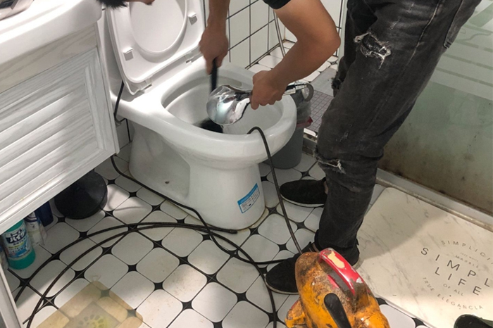 钦南马桶堵塞自己疏通还是找师傅?专业上门服务让你省时更省心