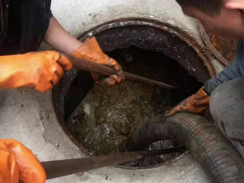 钦南清理化粪池时如何避免沼气的危害?